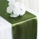 Chemin de table satin vert olive