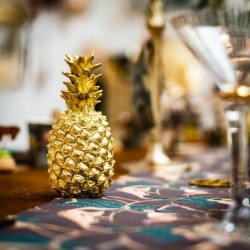 Ananas résine doré