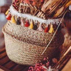 Panier tressé à tassels