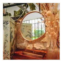 Miroir rose gold sur pied