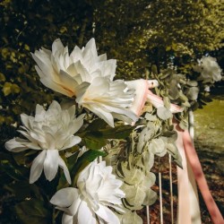 Dahlia artificiel blanc