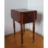 Petite table à rabats