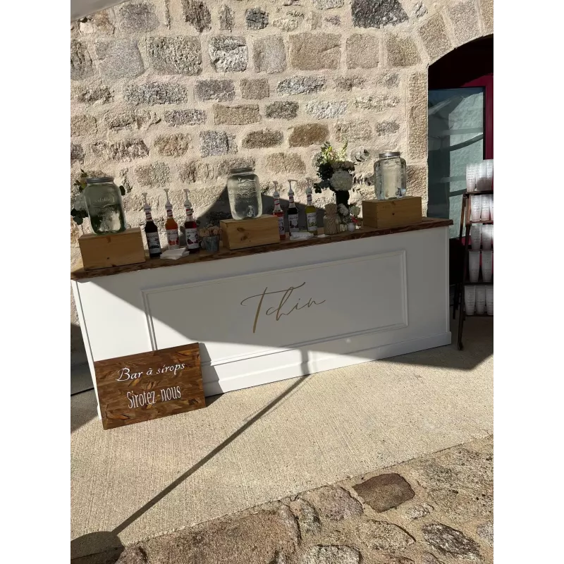 Location bar comptoir en bois blanc sur roulettes