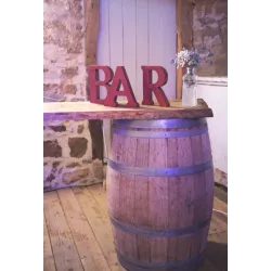 Louez ce mot BAR industriel à poser sur votre candy bar , bar de nuit , bar à whisky ou à cigares.