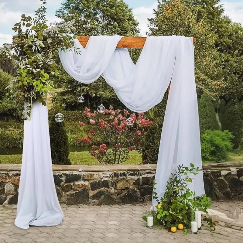 Drapé blanc pour arche mariage