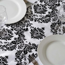 Chemin de table baroque noir et blanc