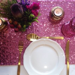 Chemin de table sequin fuchsia